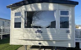 Luxury 2 Bedroom Caravan At Mersea Island Holiday